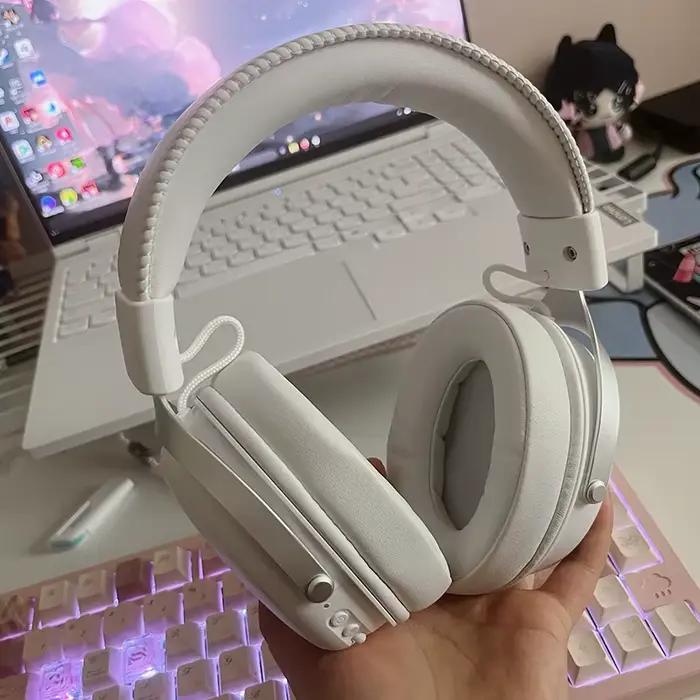 Casque de jeu supra-auriculaire MCHOSE V9 Pro nouvellement amélioré avec connectivité en quatre modes longue durée de vie de la batterie pour les jeux et le divertissement