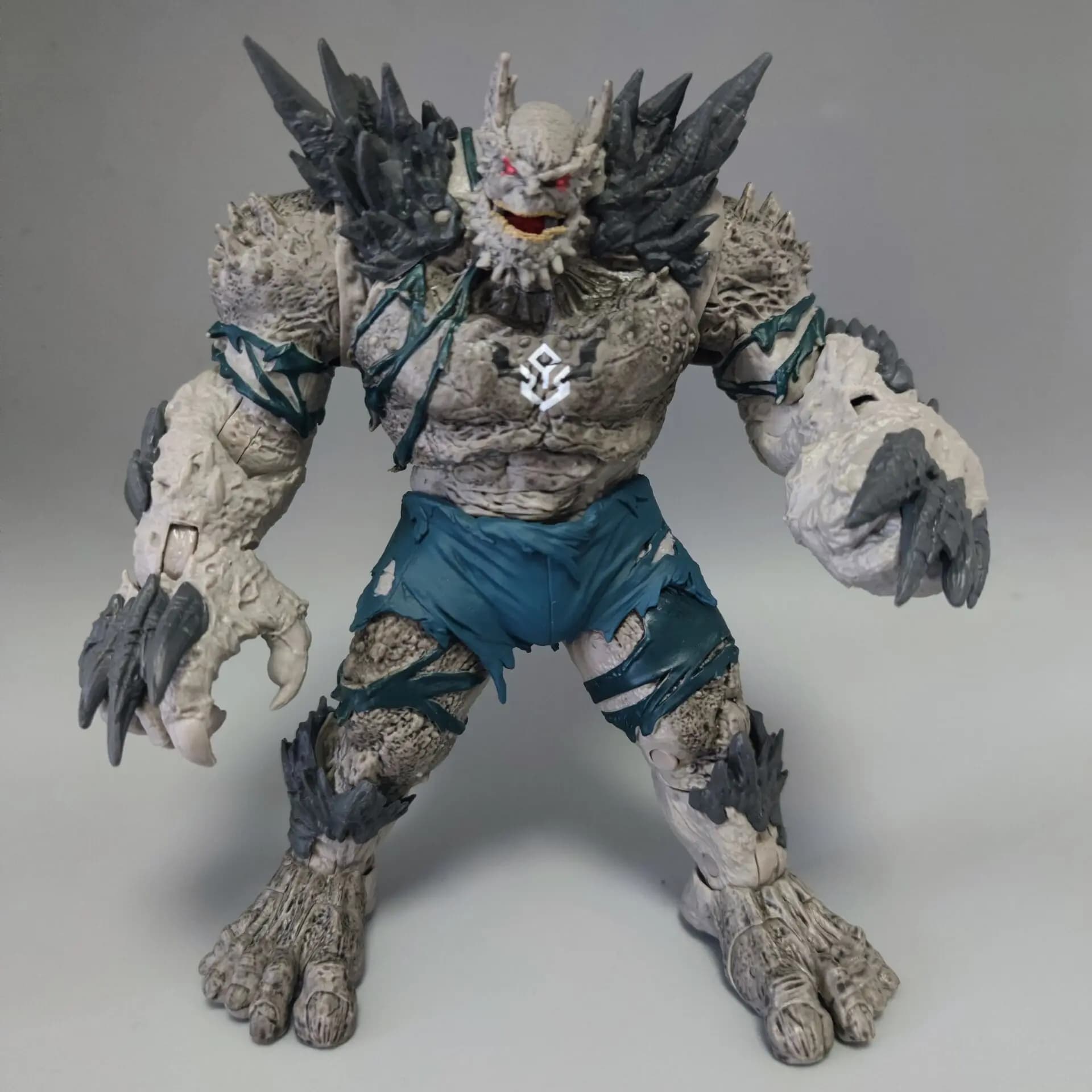 Multiverse Doomday sans accessoire figurine ample de 8 pouces