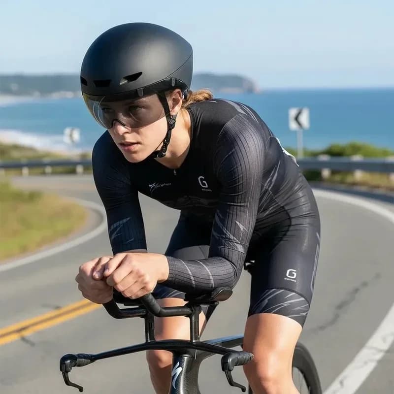 Casque de cyclisme TT pour hommes et femmes avec visière, idéal pour le triathlon, le vélo de route, le contre-la-montre et les courses.