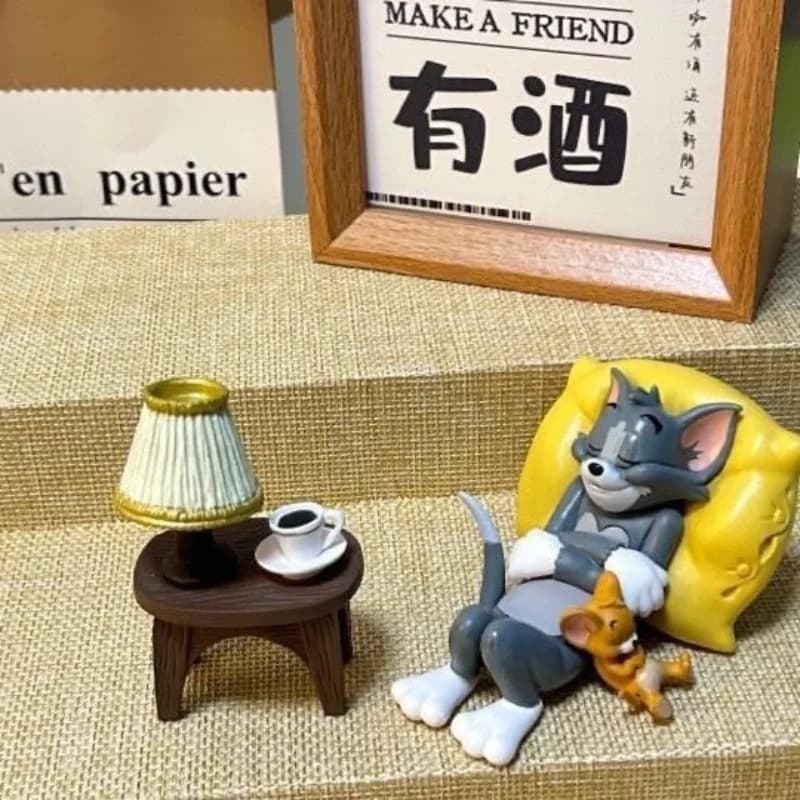 Figurines de scène de rêve de Tom et Jerry, personnages de dessins animés classiques, ornements de tableau de bord de voiture, accessoires d'anime de collection